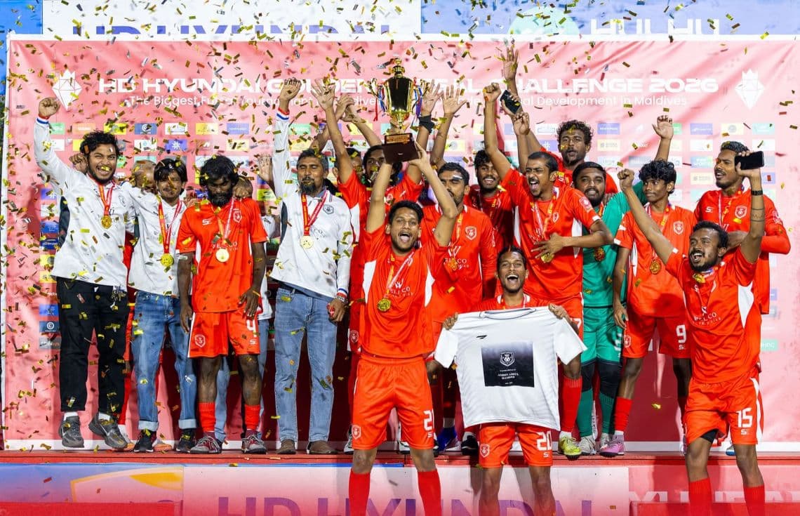 ދެއްވަދޫ އިން ޒޯން 7 ގެ ޗެމްޕިއަން ޓްރޮފީ އުފުލާލަނީ / ފޮޓޯ: ގޯލްޑަން ފުޓްސަލް