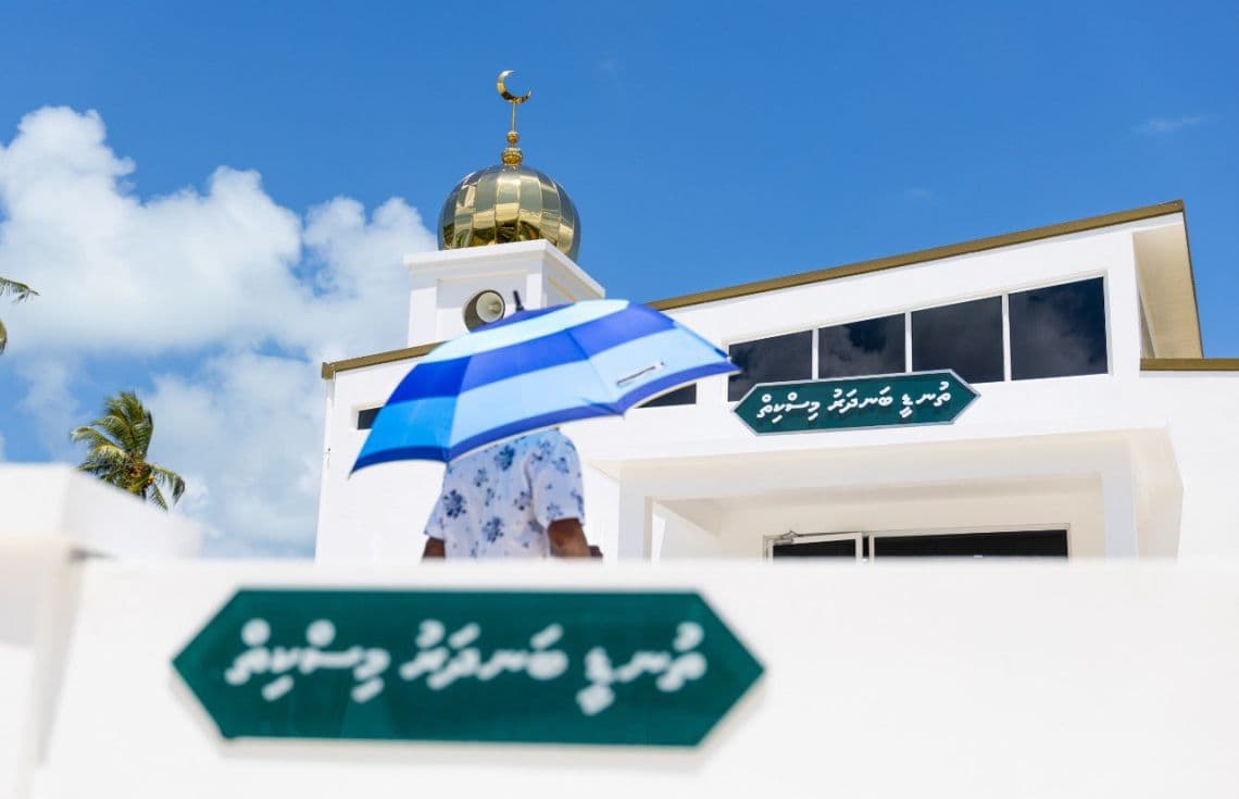 ތުނޑީ ބަނދަރު މިސްކިތް. މި މިސްކިތަކީ އެއްފަހަރާ 342 މީހުންނަށް ނަމާދުކުރެވޭ ޖާގައިގެ މިސްކިތެއް. / ފޮޓޯ: މިނިސްޓްރީ