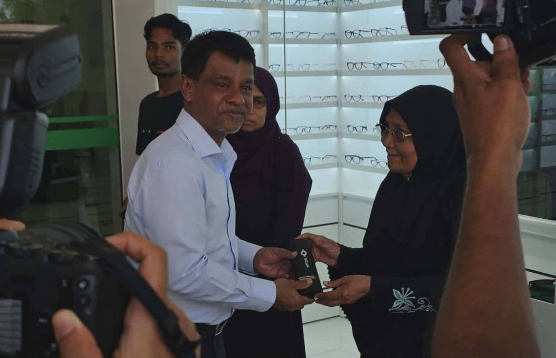 އައްޑޫ ސިޓީ ހިތަދޫގައި އައިނު ފިހާރަ ހުޅުވުން. / ފޮޓޯ: ފޭސްބުކް