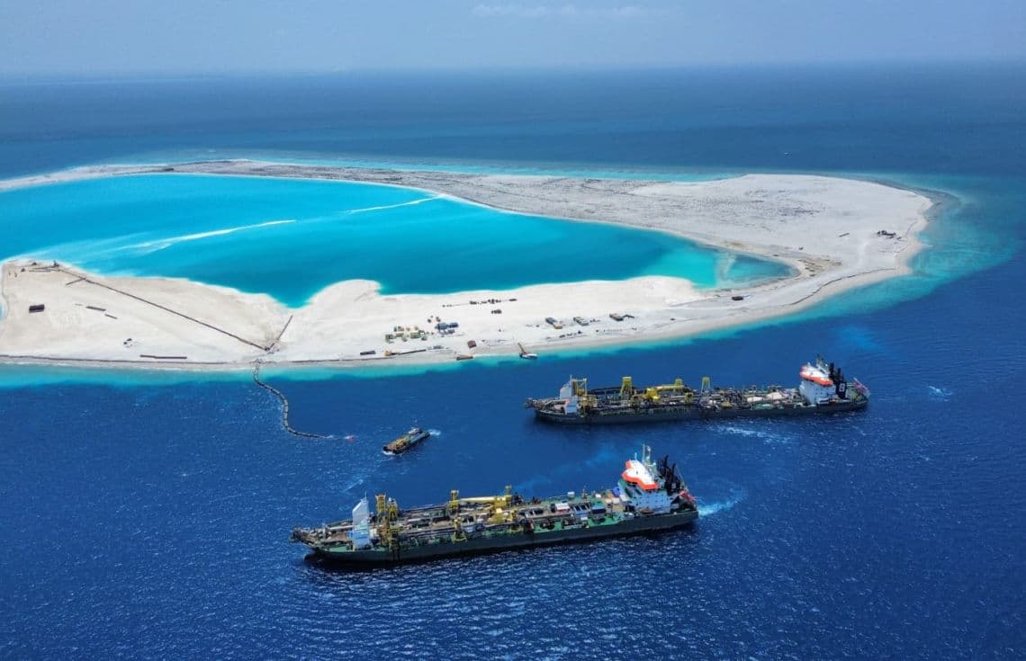 ގިރާވަރު ފަޅު ހިއްކުމުގެ މަސައްކަތް ކުރިއަށްދަނީ--- ފޮޓޯ: ރައީސް މުއިއްޒުގެ އެކްސް އެކައުންޓް