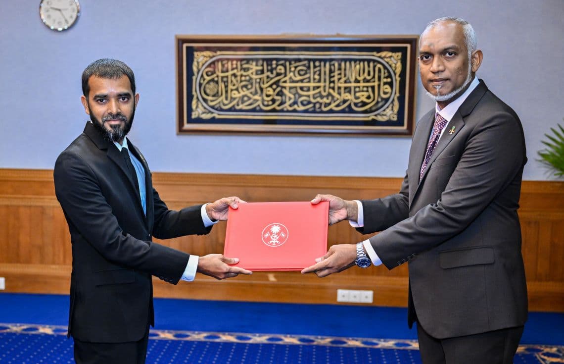 އިލެކްޝަންސް ކޮމިޝަނަށް ރިފްއަތު އައްޔަންކުރަން ބޭއްވި ރަސްމިއްޔާތުގެ ތެރެއިން---ފޮޓޯ: ރައީސް އޮފީސް