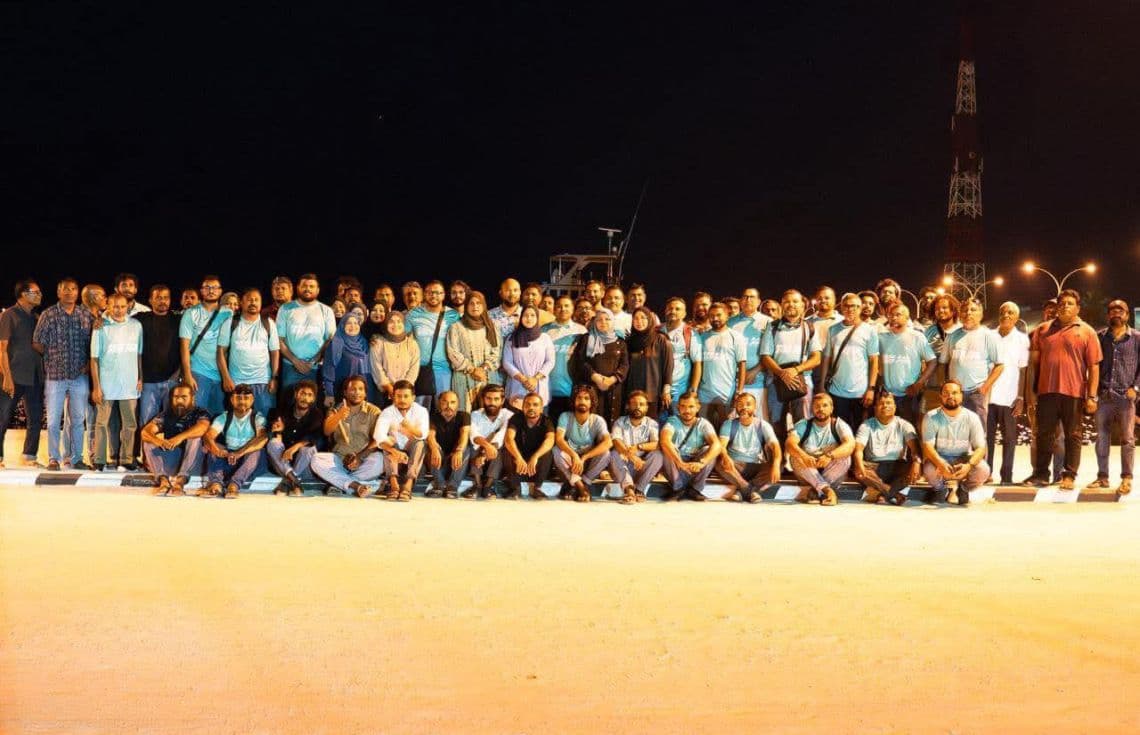 ކޮލަމާފުށިން ޕީއެންސީއަށް ތާއިދުކުރާ ގިނަ އަދަދެއްގެ ބޭފުޅުން ފޮޓޯއަކަށް ހުއްޓިގެން---