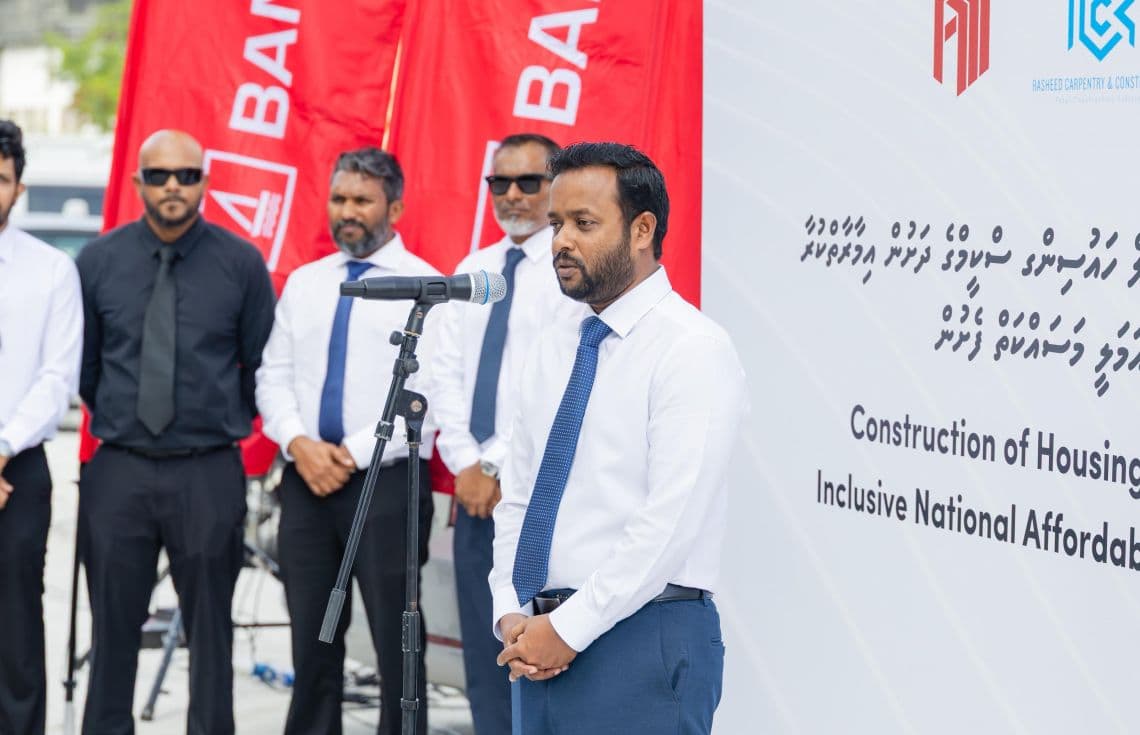 ހައުސިން މިނިސްޓަރު ޑރ މުއްތަލިބު --- ފޮޓޯ: ހައުސިން މިނިސްޓްރީ