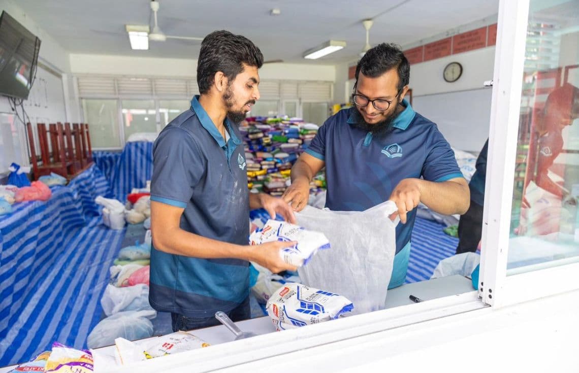 ގޮވާމުން ޒަކާތް ބަލައިގަންނަނީ--- ފޮޓޯ: ޒަކާތް ހައުސް