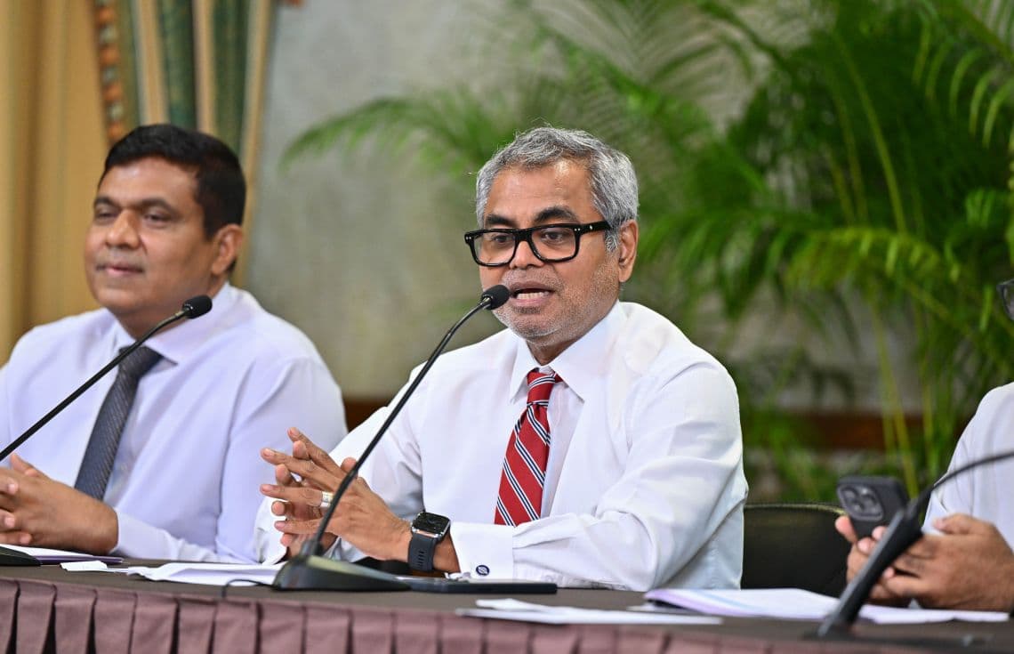 ނޫސްވެރިންގެ ބައްދަލުވުމުގައި ޓޫރިޒަމް މިނިސްޓަރު ތޯރިގް އިބްރާހިމް---