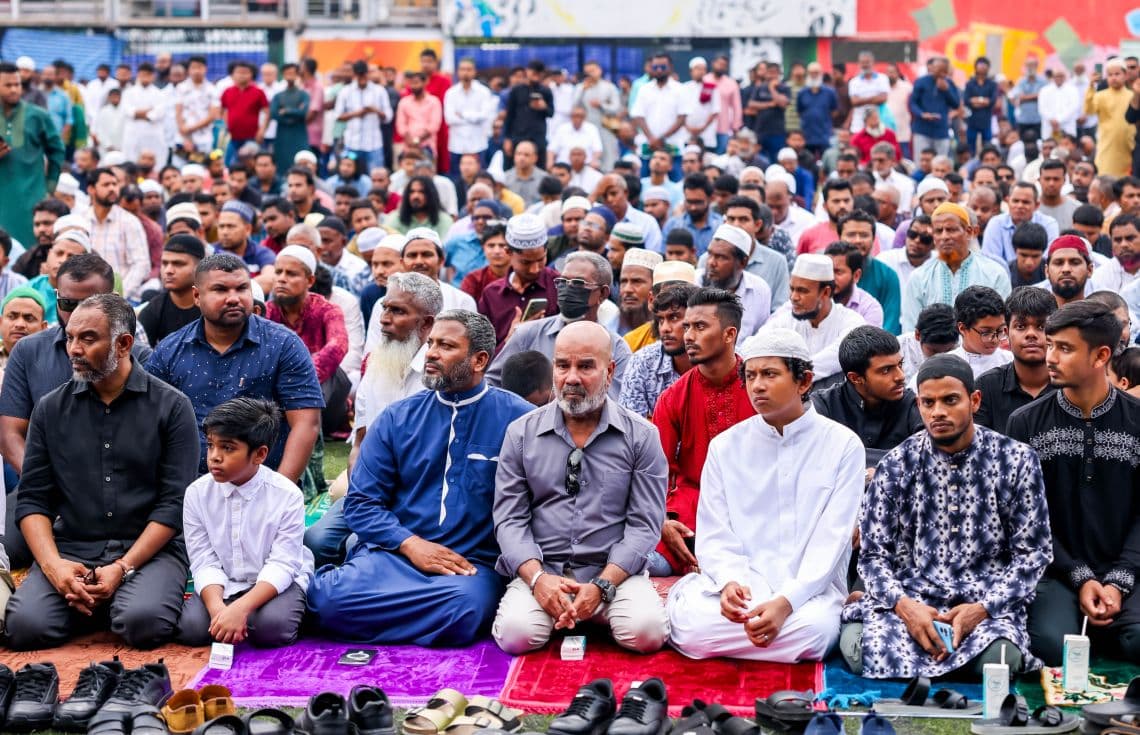މާލޭގައި އީދު ނަމާދު ޖަމާއަތުގައު ކުރުން. މި ފިތުރު އީދުގައި މާލެ ސަރަހައްދުގެ ހަތަރު ތަނެއްގައި އީދު ނަމާދުކުރާނެ---ފޮޓޯ:ޚުލާސާ