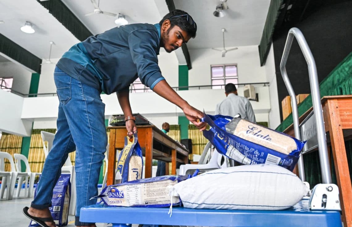 މިދިޔަ އަހަރު ފިތުރު ޒަކާތް ބެހުމުގެ މަސައްކަތުގެ ތެރެއިން---ފޮޓޯ:އެޑިޝަން އެމްވީ