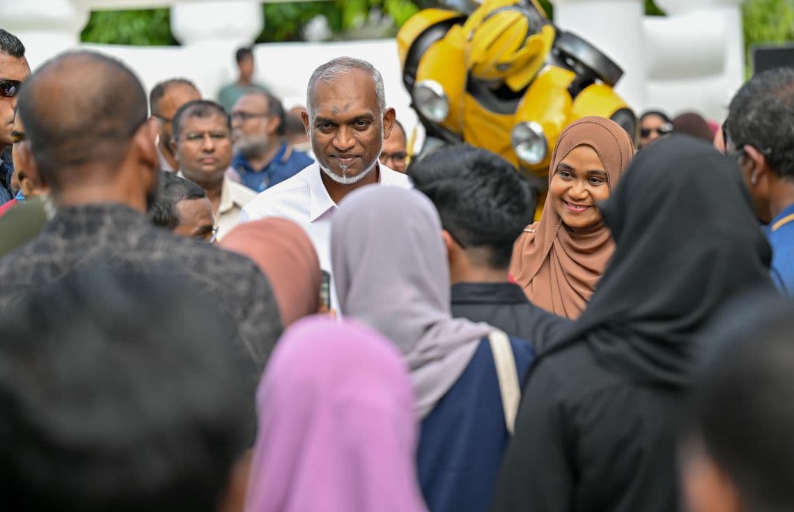 ރައީސް ޑރ. މުޙައްމަދު މުޢިއްޒުގެ ދެކަނބަލުން 1446 ވަނަ އަހަރުގެ ފިތުރު އީދުގެ ފާހަގަކުރަން ބޭއްވި އީދު ހަވީރުގައި---ފޮޓޯ: ރައީސް އޮފީސް