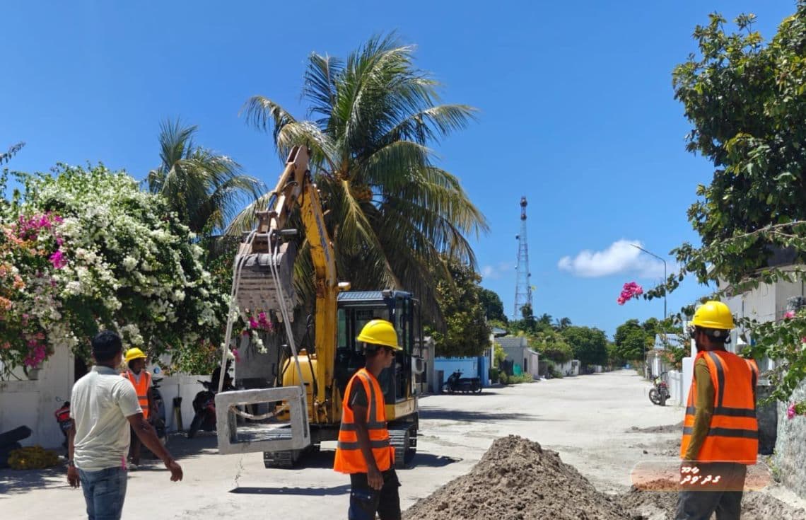 ވާދޫގެ މަގުތައް ޒަމާނީ ފެންވަރަށް ތަރައްގީކުރުމުގެ އަމަލީ މަސައްކަތް ފަށައިފި