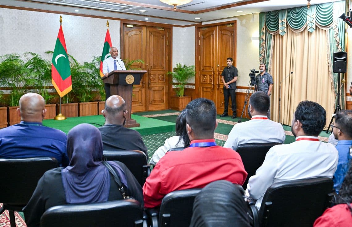 ރައީސް އޮފީހުގައި މިއަދު ބޭއްވި ނޫސްވެރިންގެ ބައްދަލުވުމުގެ ތެރެއިން / ފޮޓޯ: ރައީސް އޮފީސް