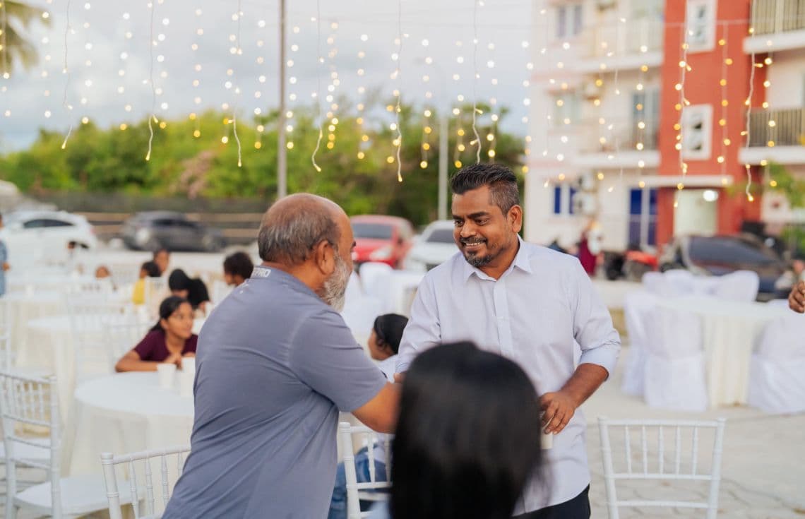 އްޑޫ ސިޓީގެ މޭޔަރު ކަމަށް ވާދަކުރައްވާ މުޝްރިފް އަލީ----