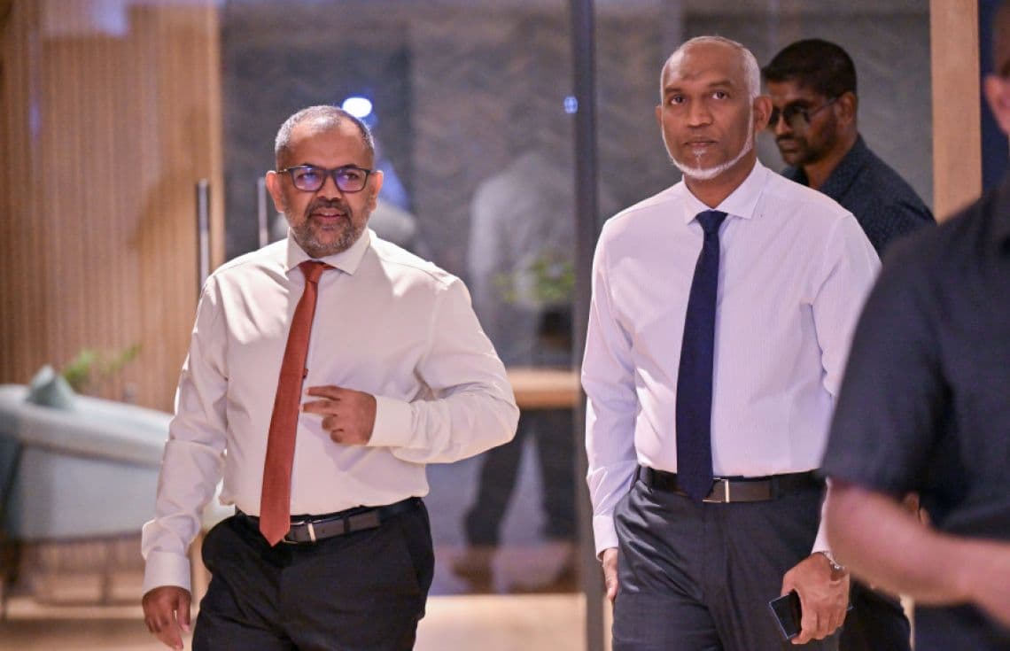 ރައީސް ޑރ. މުޙައްމަދު މުޢިއްޒު އަދި ފިނޭންސް މިނިސްޓަރު މޫސާ ޒަމީރު---ފޮޓޯ: ރައީސް އޮފީސް