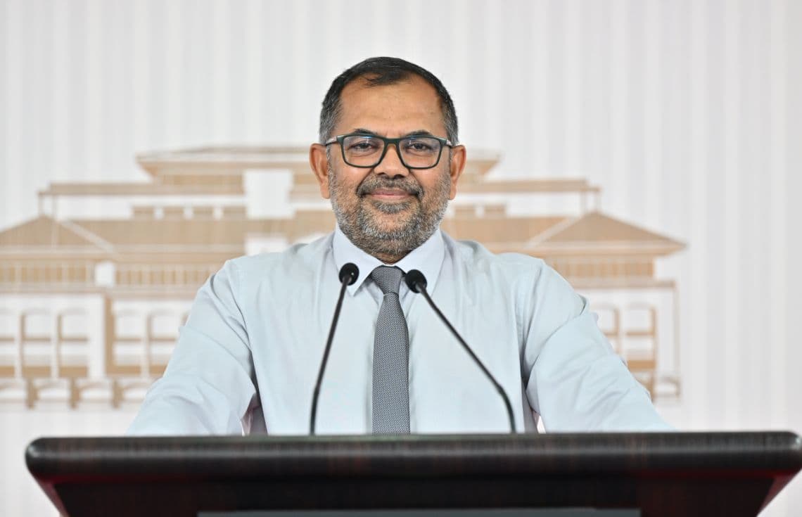 ފިނޭންސް މިނިސްޓަރު މޫސާ ޒަމީރު ނޫސްވެރިންގެ ބައްދަލުވުމުގައި---ފޮޓޯ: ރައީސް އޮފީސް