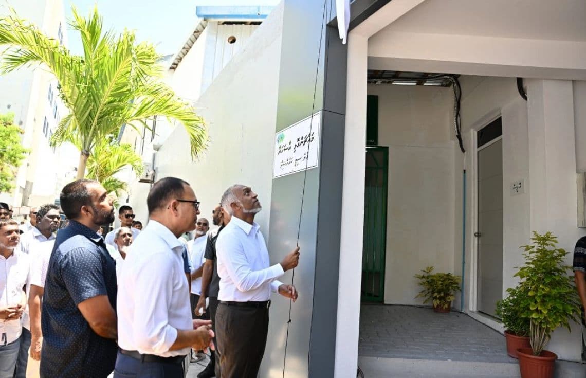 ރައީސް ޑރ. މުޢިއްޒު، އާސަހަރާ މިސްކިތާއި ހިނަވާގެ ހުޅުވައިދެއްވަނީ---ފޮޓޯ: ރައީސް އޮފީސް