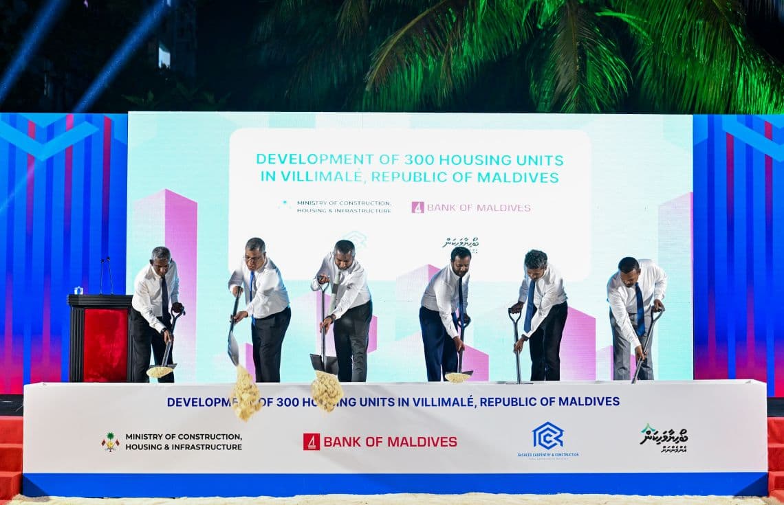 ހައުސިން ޔުނިޓުތަކުގެ ބިންގާ އެޅުމުގެ ރަސްމިއްޔާތުގެ ތެރެއިން. / ފޮޓޯ: ރައީސް އޮފީސް