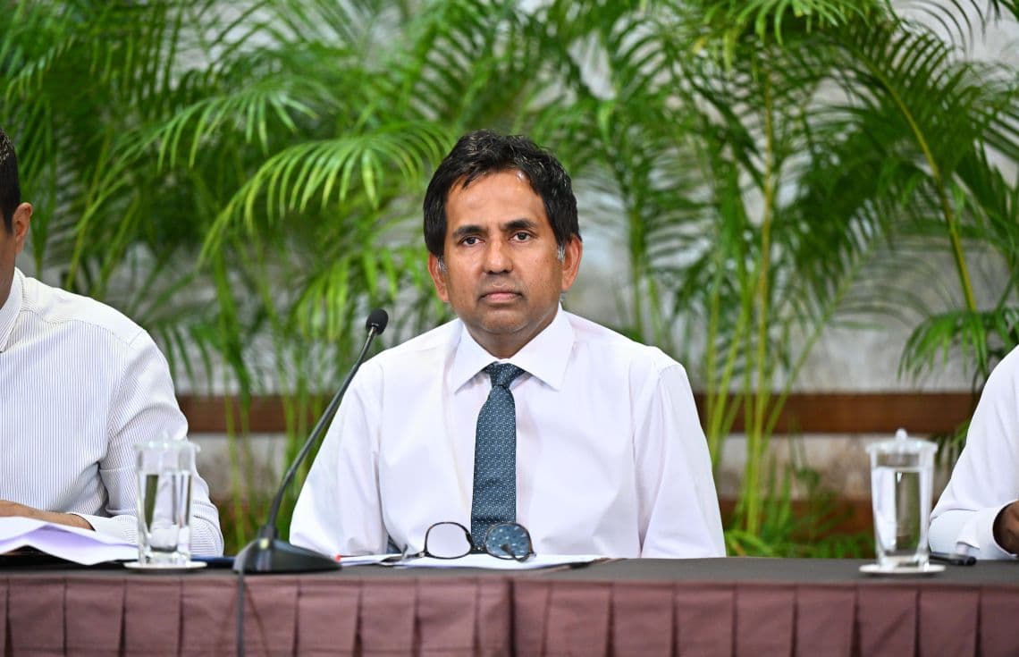 އިކޮނޮމިކް މިނިސްޓަރު މުހައްމަދު ސައީދު ނޫސްވެރިންގެ ބައްދަލުވުމުގައި---ފޮޓޯ: ރައީސް އޮފީސް