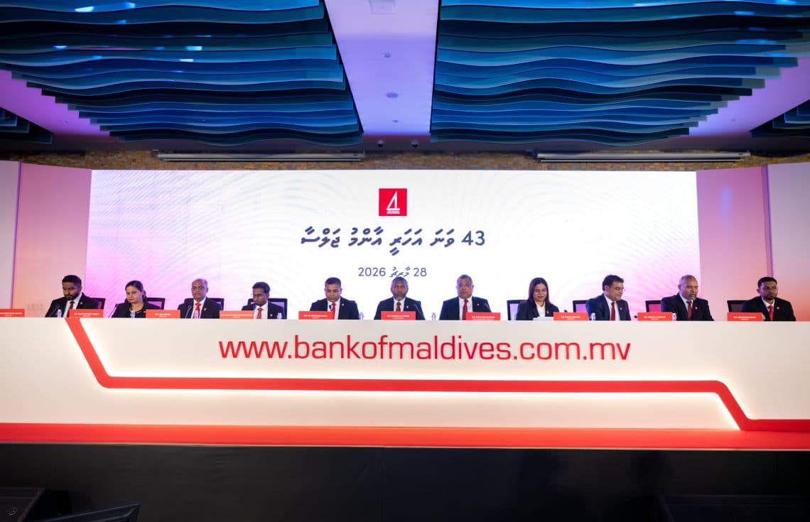 ބީއެމްއެލްގެ 43 ވަނަ އަހަރީ އާއްމު ޖަލްސާގައި އެ ކުންފުނީގެ ބޯޑު މެމްބަރުން. / ފޮޓޯ: ބީއެމްއެލް