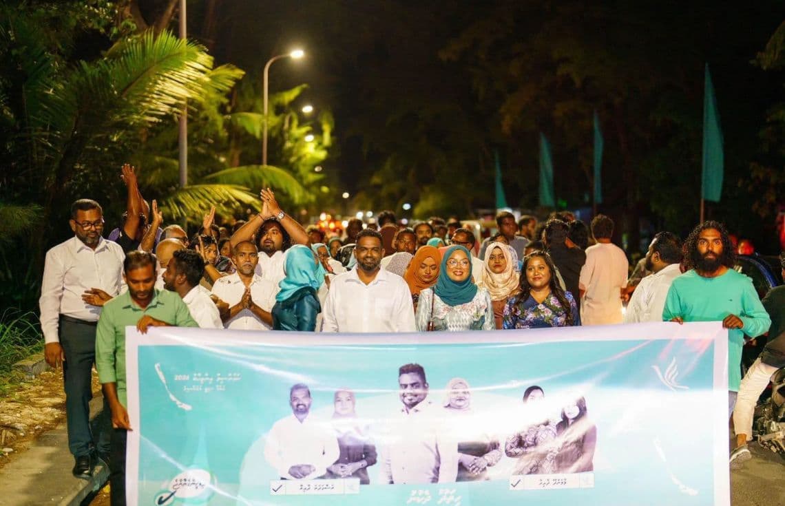 ގިނަ ރައްޔިތުންގެ އެދުމާއެކު ފެންނަ ނުފެންނަ ވޯޓުގެ ގާނޫނީ ބަހެއް ހޯދުމަށް: މިފަހަރު ދިޔާނާ އަދި އާޒިމާގެ ހާއްސަ ހަރަކާތެއް އައްޑޫގައި!