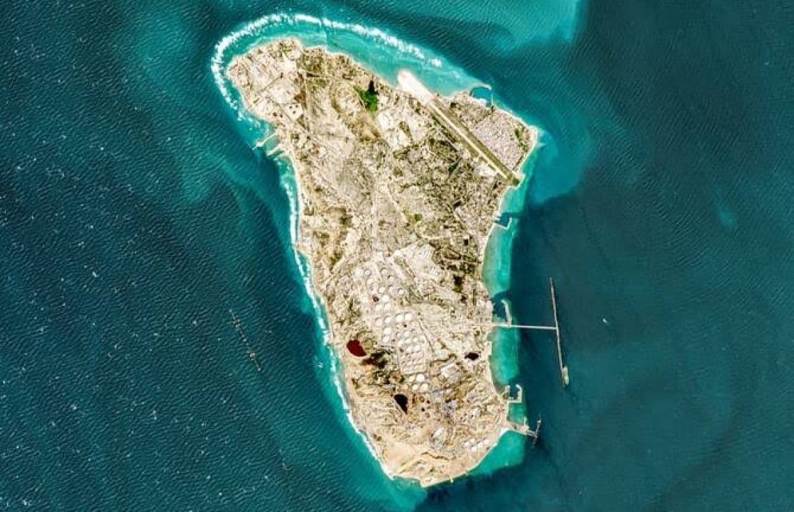 ޚާރްގް އައިލެންޑަށް ޙަމަލާ ދީފި ނަމަ މުޅި ސަރަޙައްދުގައިވާ ހުރިހާ ތެޔޮވަޅު ތަކަށް ޙަމަލާ ދޭނެ ކަމަށް އީރާނުން ވަނީ ބުނެފަ.