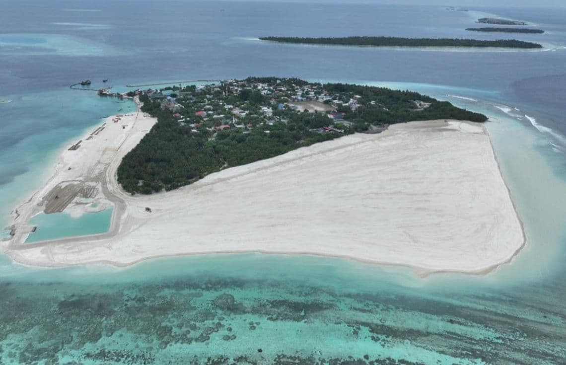 ތ. ވޭމަންޑޫ. އެރަށަށް ބޭނުންވާ 27 ހެކްޓަރުގެ ބިން ހިއްކާ ނިންމާލާފައި---ފޮޓޯ: އެމްއޭސީއެލް