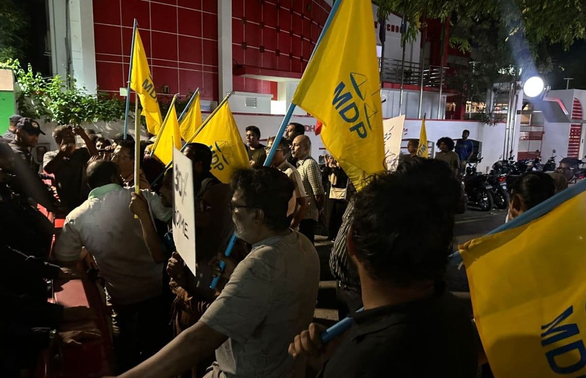 އެމްޑީޕީން ކުރިއަށް ގެންދާ ސިލްސިލާ މުޒާހަރާތަކުގެ ތެރެއިން---