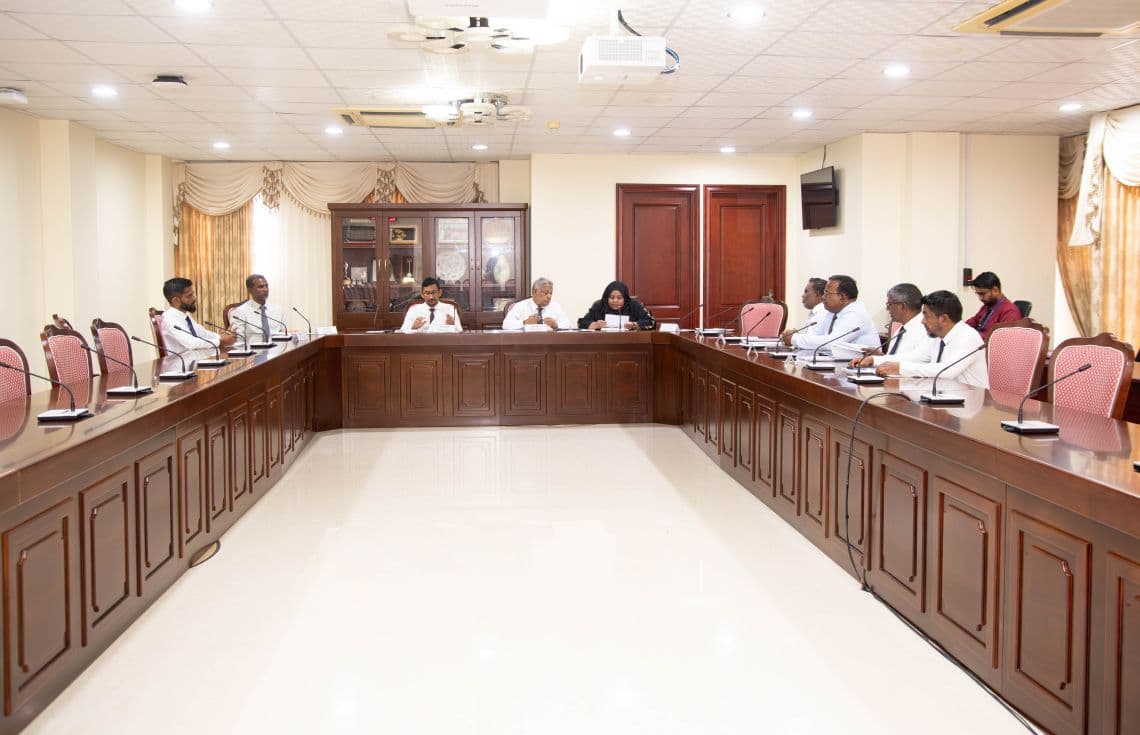 ސަލާމަތީ ހިދުމަތްތަކާބެހޭ ކޮމިޓީގެ ބައްދަލުވުމެއްގެ ތެރެއިން---ފޮޓޯ: މަޖިލިސް