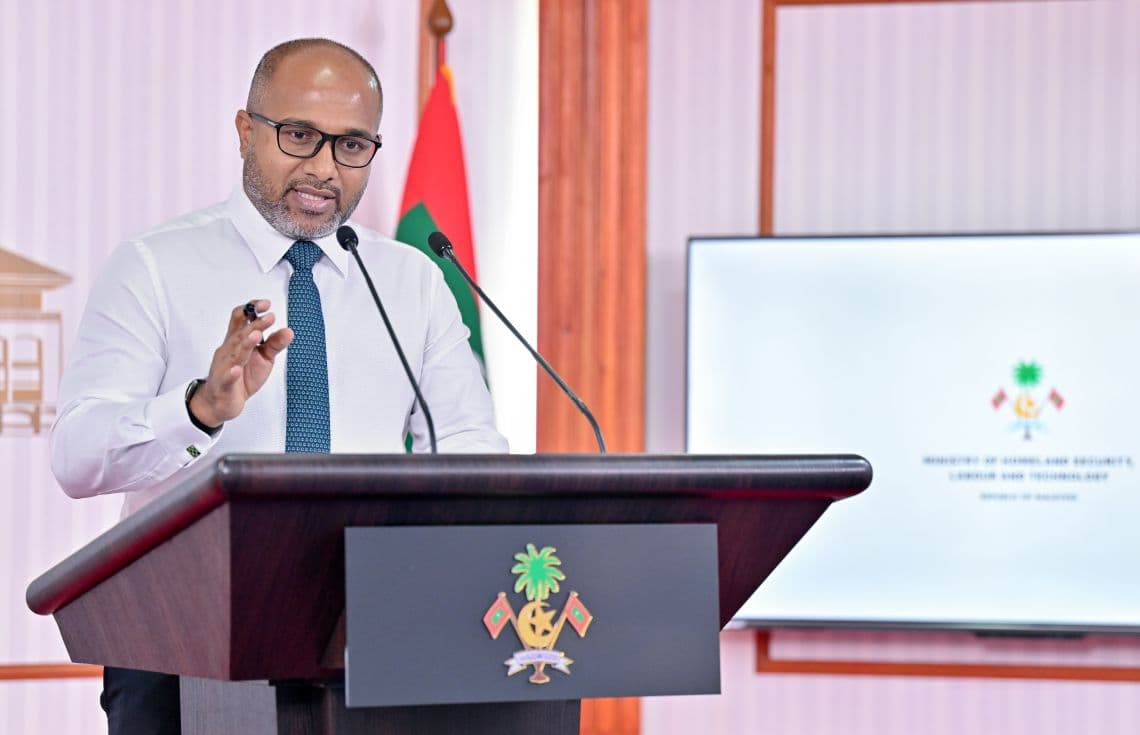 ހޯމް މިނިސްޓަރު އަލީ އިހުސާން---ފޮޓޯ: ރައީސް އޮފީސް