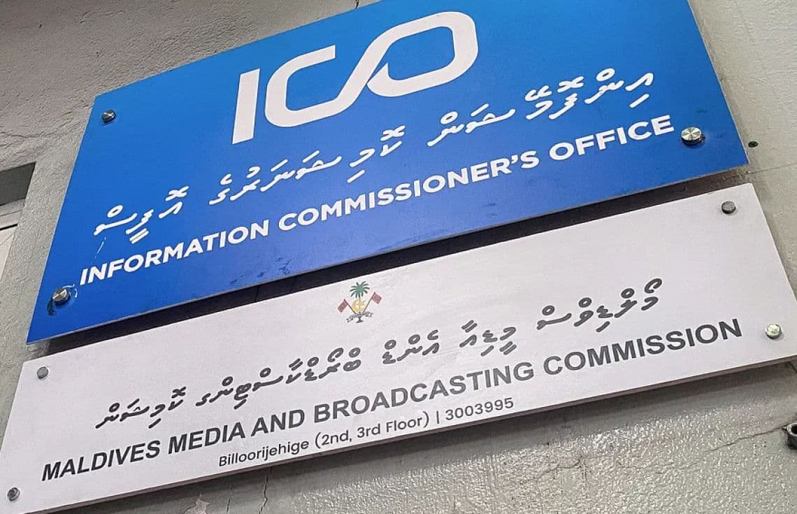 ހަމަސްތެރޭ ހުރިހާ މީޑިއާއެއް ދަފްތަރުގައި ޖެހެން އަންގައިފި