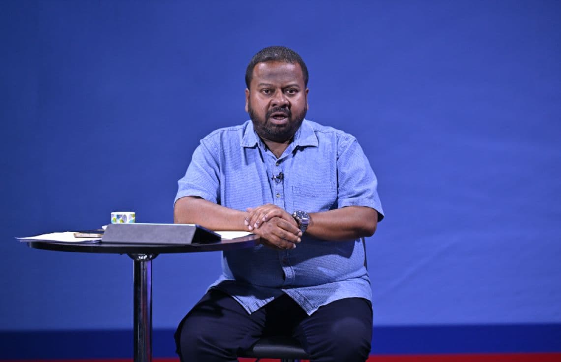 ރައީސް އޮފީހުގެ ތަރުޖަމާނު މުހައްމަދު ހުސައިން ޝަރީފް މިއަދު ނޫސްވެރިންނާ ބައްދަލުކުރެއްވުން---ފޮޓޯ: ރައީސް އޮފީސް