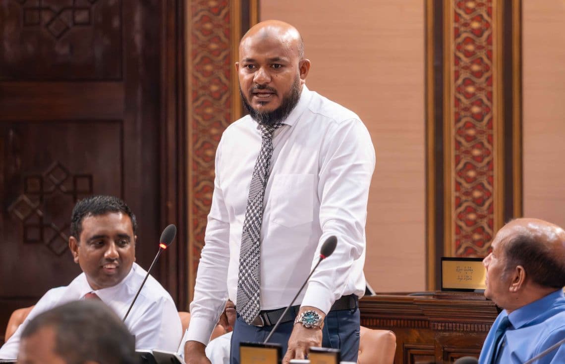 ބާރަށު ދާއިރާގެ މެންބަރު އިބްރާހިމް މަޖލީހުގައި ޝުޖާއު ވާހަކަފުޅުދައްކަވަނީ. / ފޮޓޯ: މަޖިލިސް