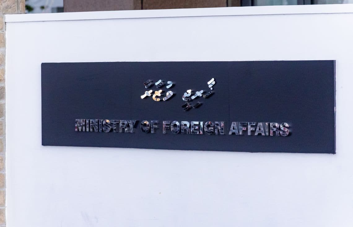 ފޮރިން މިނިސްޓްރީގެ ނަންބޯޑު. / ފޮޓޯ: ޚުލާސާ