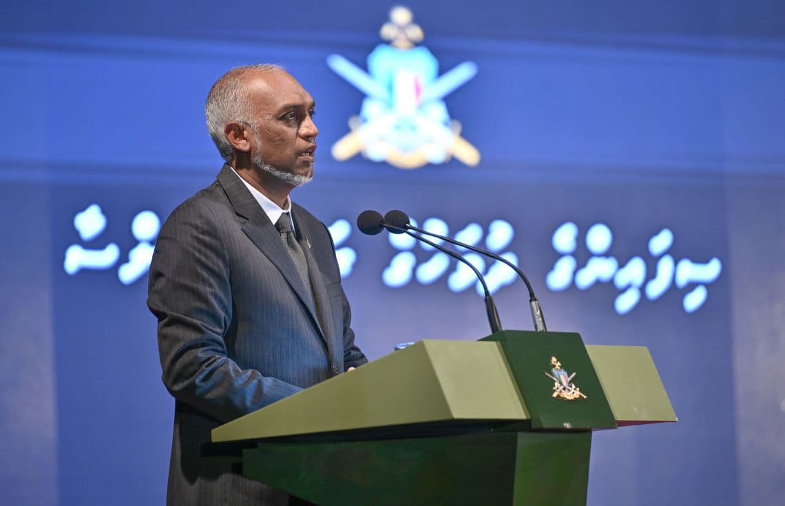 ސިފައިންގެ އަހަރީ ދުވަހުގައި ރައީސް ސިފައިންނާ މުހާތަބުކުރައްވަނީ. ފޮޓޯ: ރައީސް އޮފީސް