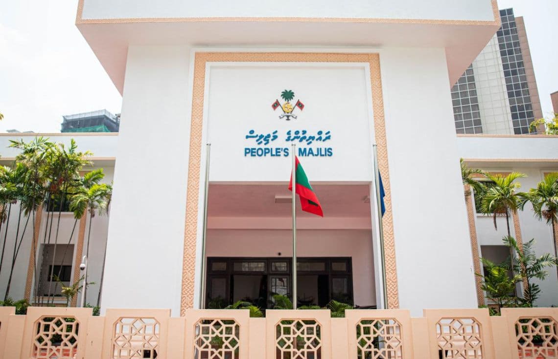 ރައްޔިތުންގެ މަޖިލިސް ކުރާ ގެ - ޒާތީ މައުލޫމާތު ރައްކާތެރިކުރުމަށް ސަރުކާރުން ވަނީ ބިލެއް ހުށަހަޅާފަ.