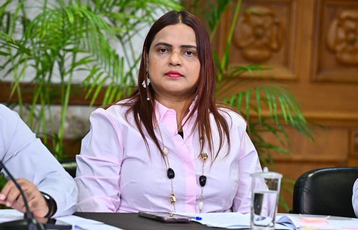 ހާރިޖީ ވަޒީރު އިރުތިޝާމް އާދަމް---