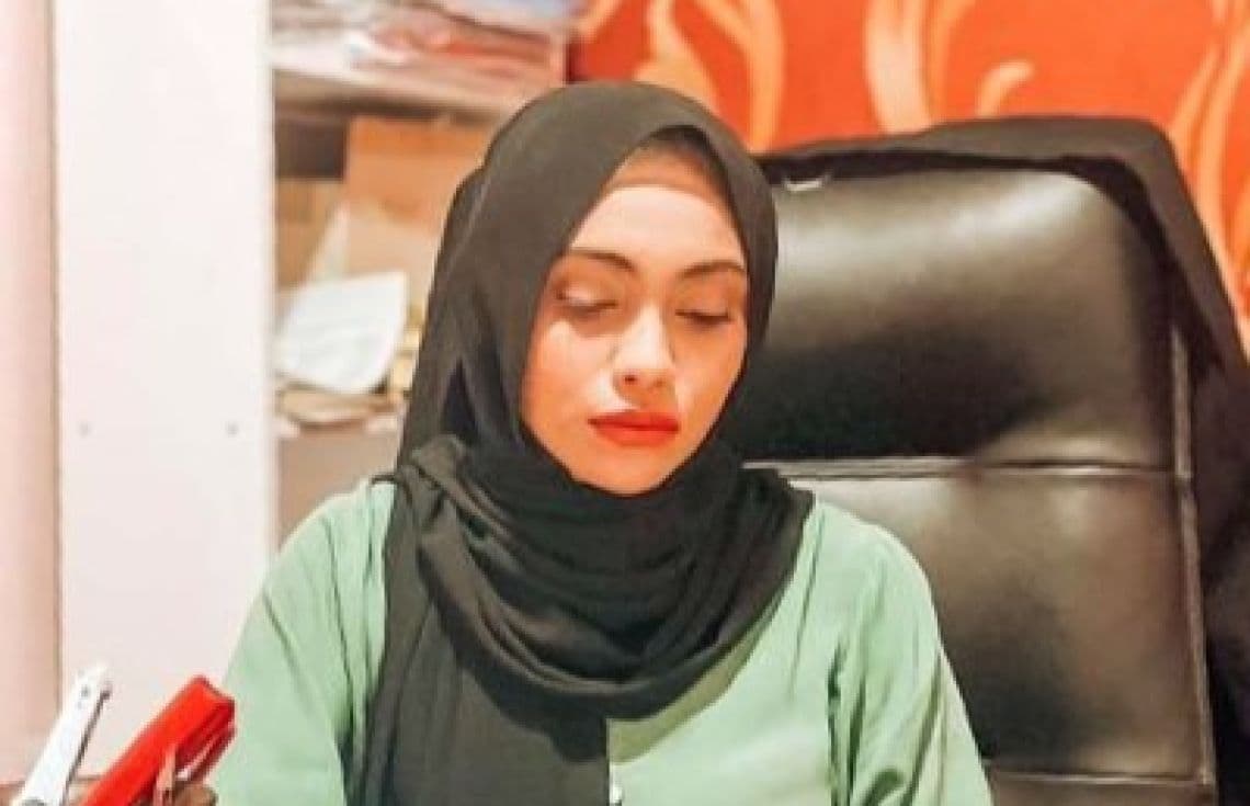 އީޝާ އަޝްރަފް---