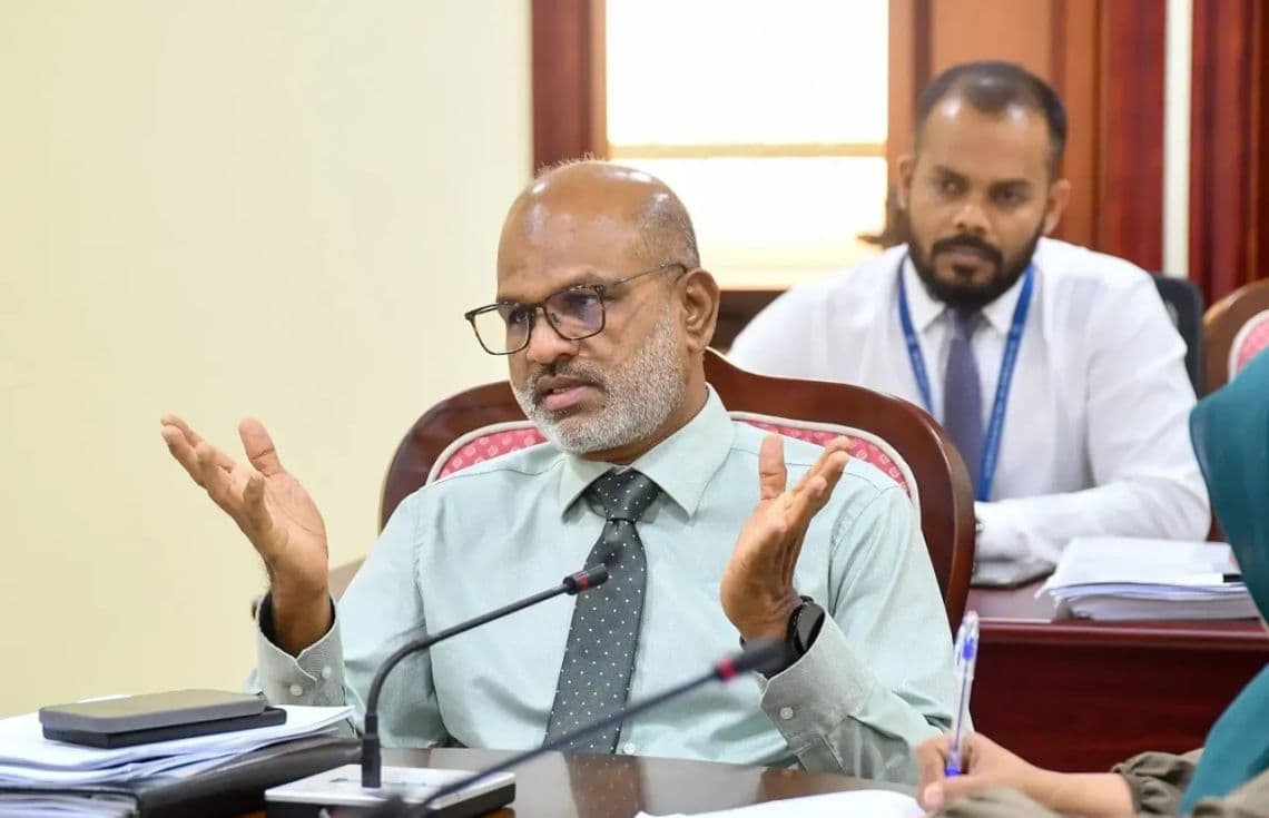 ދިއްގަރު ދާއިރާގެ މެންބަރު އަހުމަދު ނާޒިމް: މަޖޖިލީހުގެ ނައިބުރައީސް ކަމުގެ މަގާމުން ނާޒިމް ވަކިކުރަން ބޭނުންވާ ސޮއެ ވަނީ ހަމަވެފަ.