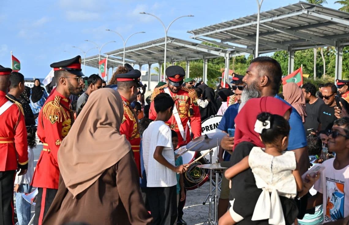 އެމްއެންޑީއެފްގެ މިލިޓަރީ ބޭންޑުން ކިހާދޫގައި ބޭއްވި ހަރަކާތްތަކުގެ ތެރެއިން. / ފޮޓޯ: އެމްއެންޑީއެފް