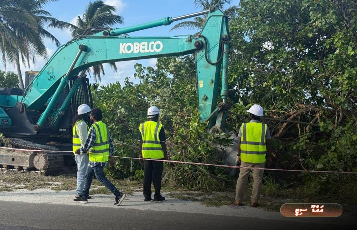 އައްޑޫ ލިންކް ރޯޑް މަރާމާތު ކުރުމުގެ މަސައްކަތުގެ ތެރެއިން / ފޮޓޯ: އާރްޑީސީ