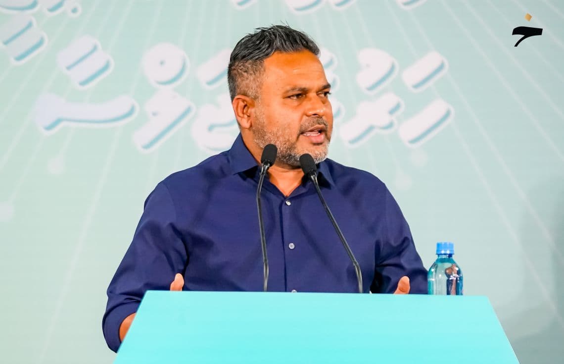 ޕީއެންސީން ބޭއްވި ޖަލްސާއެއްގައި ޝިޔާމް ވާހަކަފުޅު ދައްކަވަނީ. / ފޮޓޯ: ޚުލާސާ