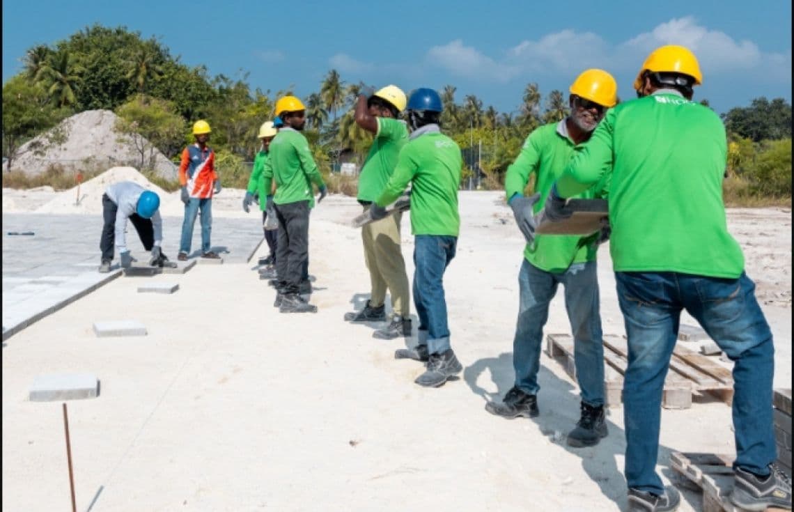 ހުޅުމާލޭގެ ފޭސް 2 ގެ މަގު ހެދުމުގެ މަސައްކަތުގެ ތެރެއިން.