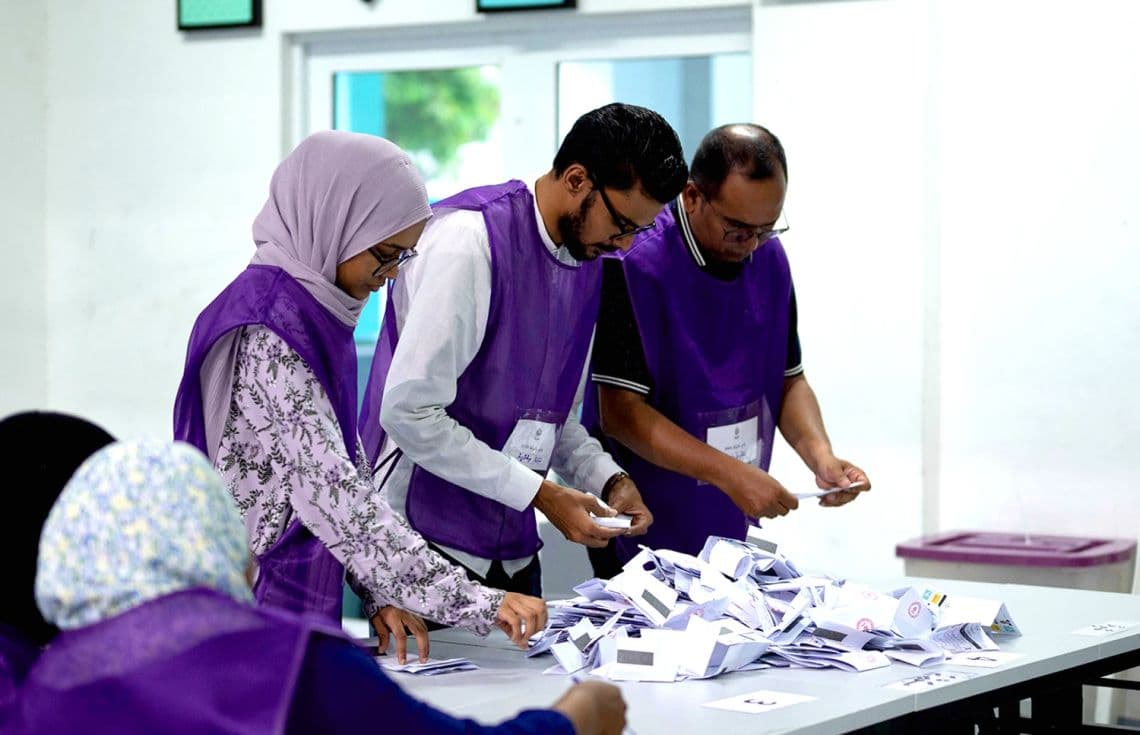 އިންތިހާބެއްގެ ވޯޓުލުން ނިމުމުން ވޯޓު ގުނަނީ. / ފޮޓޯ: އީސީ