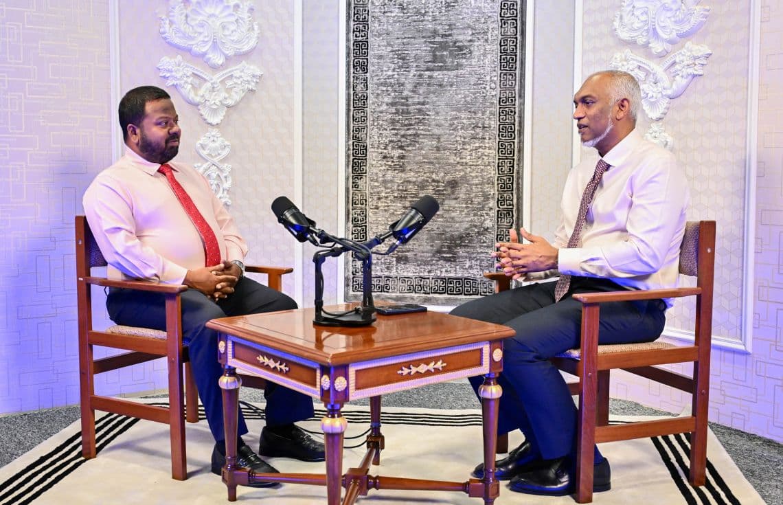 "ދަ ޕަލްސް"ގެ ނަމުގައި ރައީސް އޮފީހުގައި ކުރިއަށްގެންދިޔަ ޕޮޑްކާސްޓުގެ ތެރެއިން. / ފޮޓޯ: ރައީސް އޮފީސް