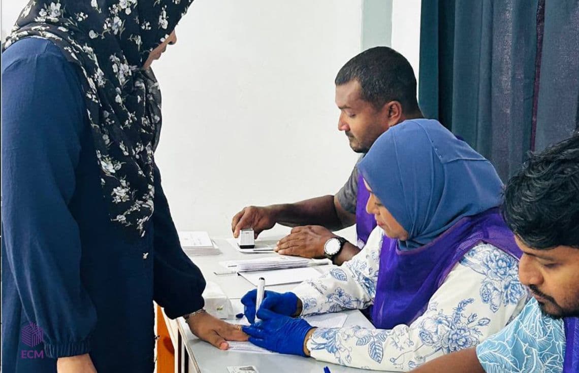 ދ. މީދޫގައި ވޯޓުލުން ކުރިއަށްދަނީ---
