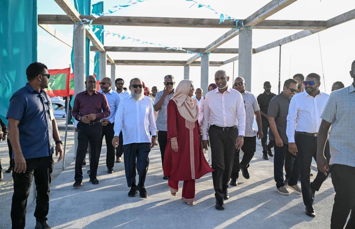 ރައީސްގެ ދެކަނބަލުން ދ. މީދޫއަށް ވަޑައިގަތުން---
