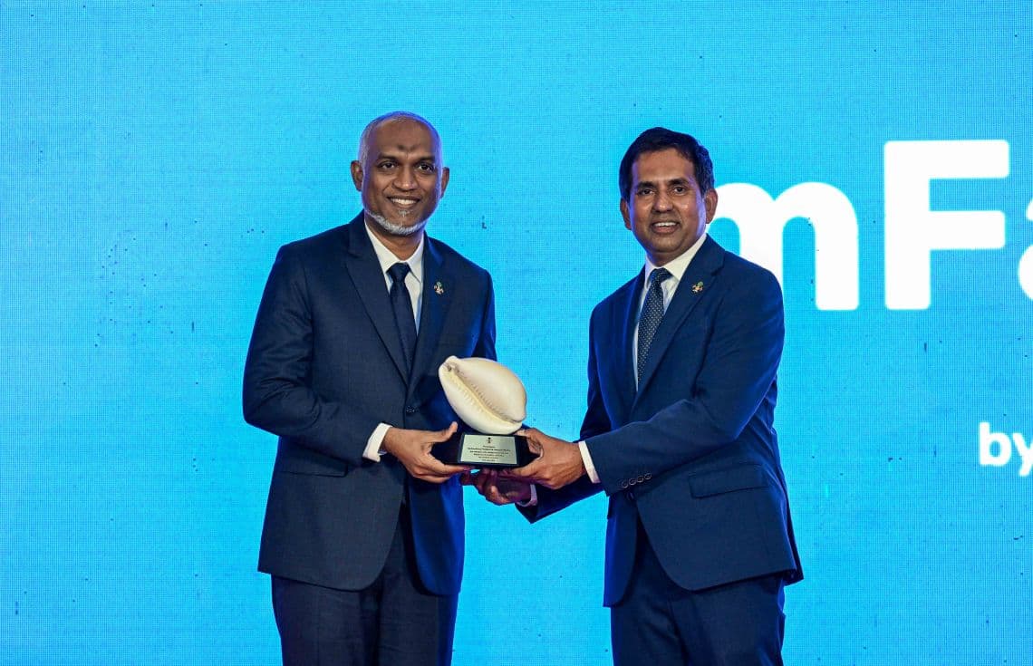 ޕޭޕަލްގެ ހިދުމަތް ފެށުމުގެ ރަސްމިއްޔާތުގައި އިކޮނޮމިކް މިނިސްޓަރު ސައީދު އަދި ރައީސް ޑރ. މުހައްމަދު މުޢިއްޒު---