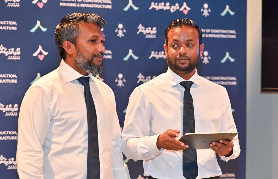 ސްޓޭޓް މިނިސްޓަރ ނާޒިމް (ވ) ވިދާޅުވީ ކުރިޔަށް އޮތް މަހެއްހާ ދުވަސްތެރޭގައި ރަށްރަށުގައި ބޯހިޔާވަހިކަމުގެ މަޝްރޫޢުތައް އިފްތިތާހު ކުރާނެ ކަމަށް.