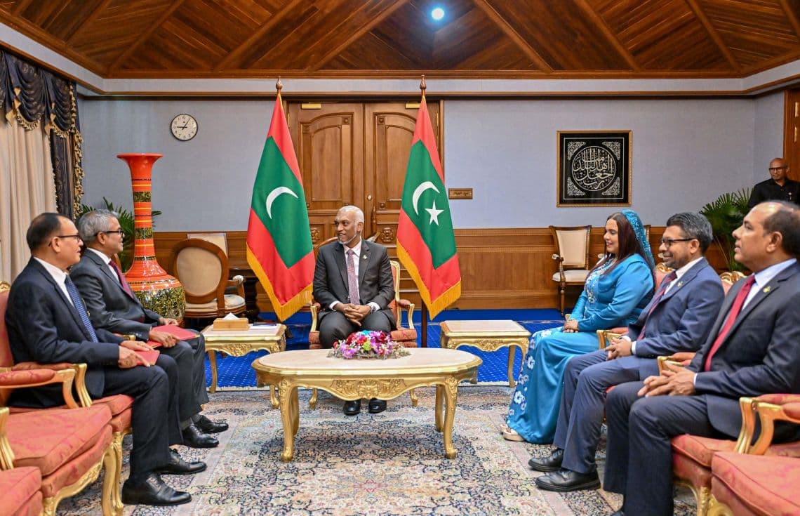 ޤަތަރަށާއި އެކުވެރި ޢަރަބި އިމާރާތަށް ކަނޑައަޅުއްވާ ސަފީރުންނާއި ރައީސް ޑރ.މުޢިއްޒު ބައްދަލުކުރެއްވުން.