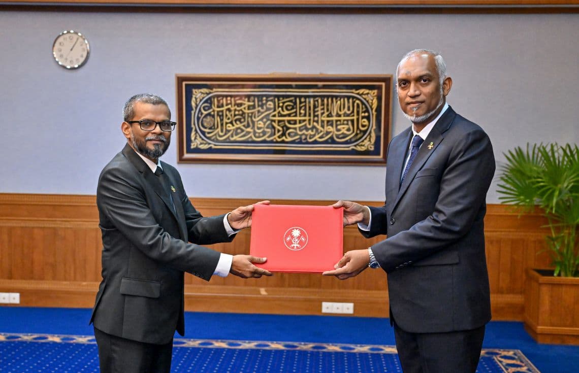 މުހައްމަދު ޝަކީލް އީސީގެ މެންބަރު ކަމުގެ މަގާމަށް އައްޔަނުކުރެއްވުން. / ފޮޓޯ: ރައީސް އޮފީސް