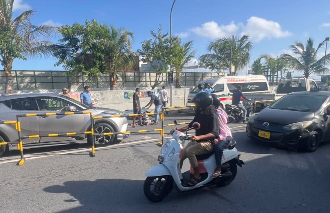 ލޮރީއަކާއި ސައިކަލު ޖެހި އެކްސިޑެންޓުވި ވަގުތު---