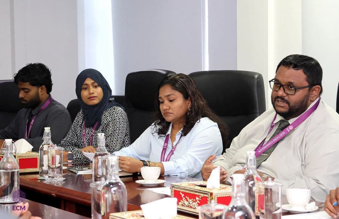 އިލެކްޝަންސް ކޮމިޝަންގެ ބައްދަލުވުމުގެ ތެރެއިން - ފޮޓޯ: އީސީ